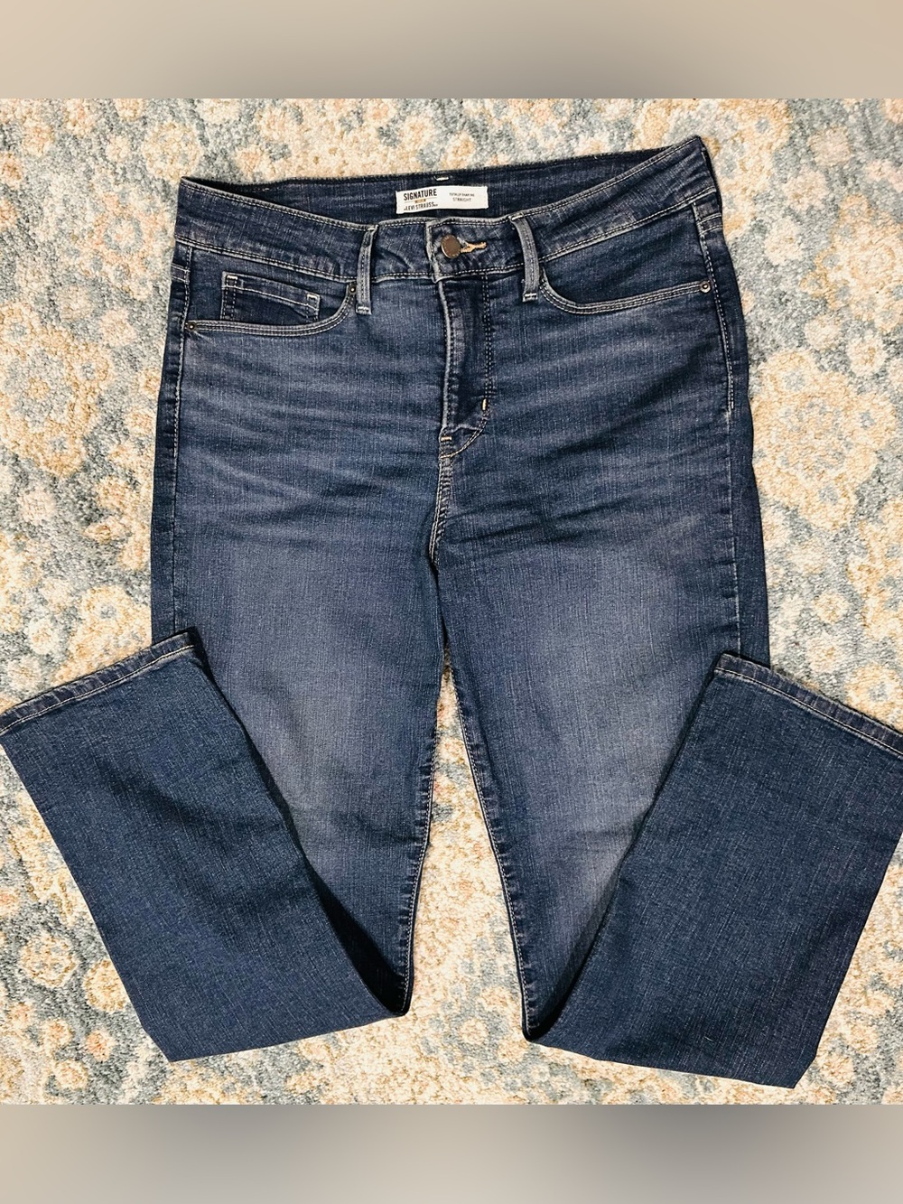 Signature by Levi Strauss Women’s Indigo Totally Shaping Straight Jeans Size 28